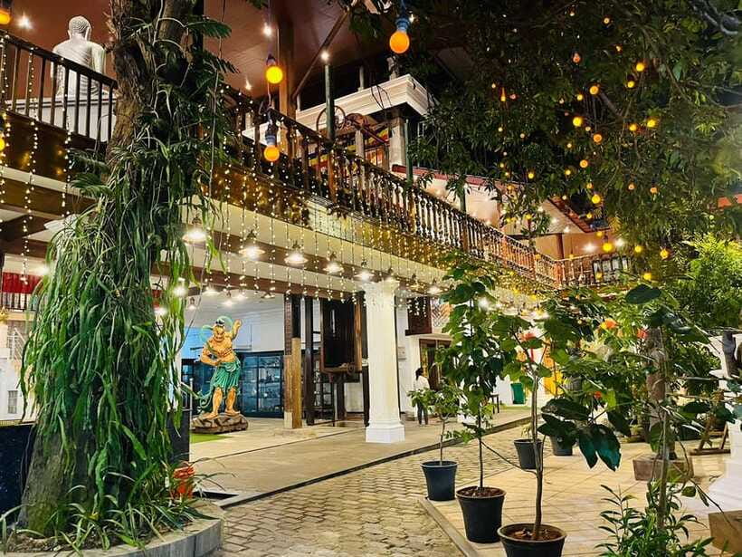 Colombo City Tour with Entry Tickets & Hotel Pickup - Galle Face Green and Colombo Port: sea air beside the city