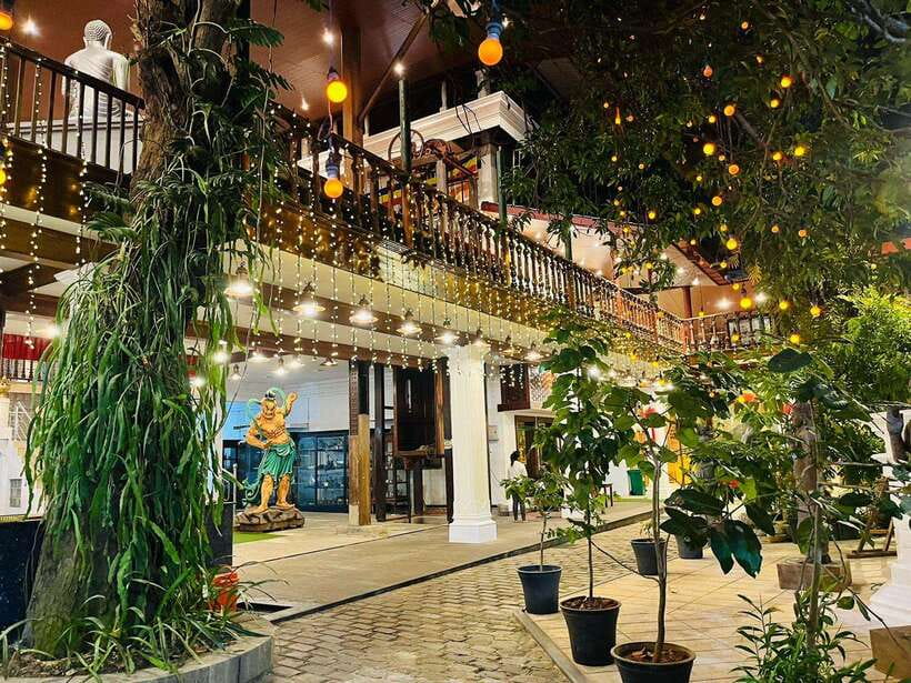 Colombo City Tour with Entry Tickets & Hotel Pickup - Gangaramaya Temple: a busy first look at Colombo’s faith