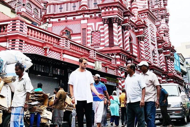 Colombo City Tour With Mahaweli - Gangaramaya Temple beside Beira Lake