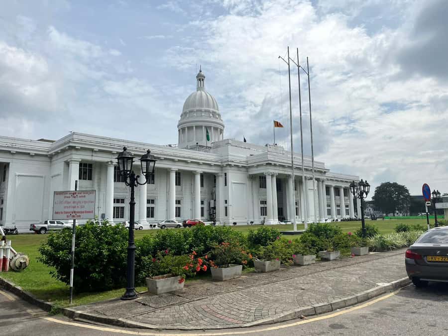 Colombo: Guided City Tour with Entry Tickets - Pettah market streets and the Old Town Hall