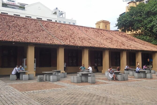 Colombo Half-Day City Tour - Galle Face and One Galle Face: Colombo’s open waterfront pause