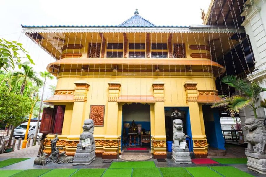 Colombo: Half-Day Spiritual Journey with Hotel Pickup - Taking in the white stupa at Srī Sambōdhi Mahavihāra