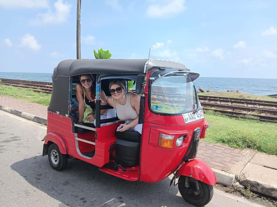 Colombo: Highlights of City Tour by Tuk-Tuk with Pickup - Why a tuk-tuk works well in Colombo