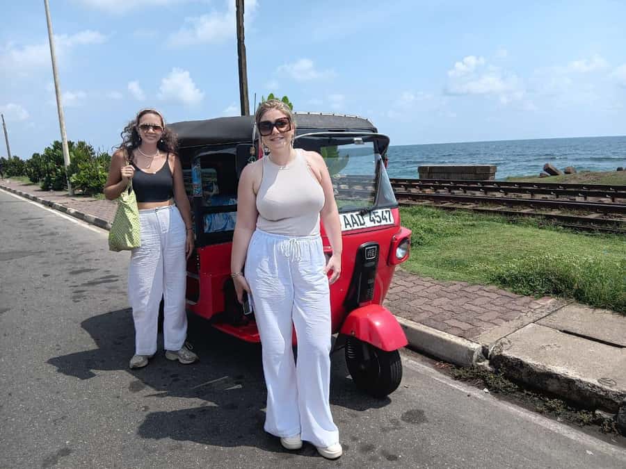 Colombo: Highlights of City Tour by Tuk-Tuk with Pickup - The Red Mosque, Lighthouse, and Clock Tower