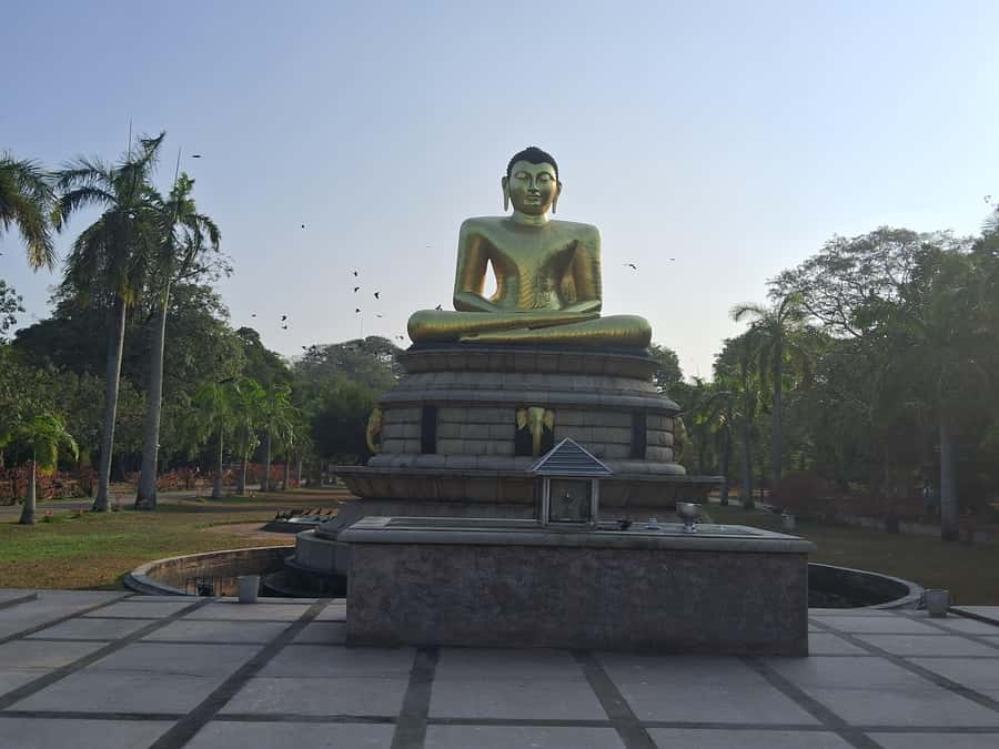 Colombo: Highlights of City Tour by Tuk-Tuk with Pickup - Lotus Tower and Sambodhi Chaithya