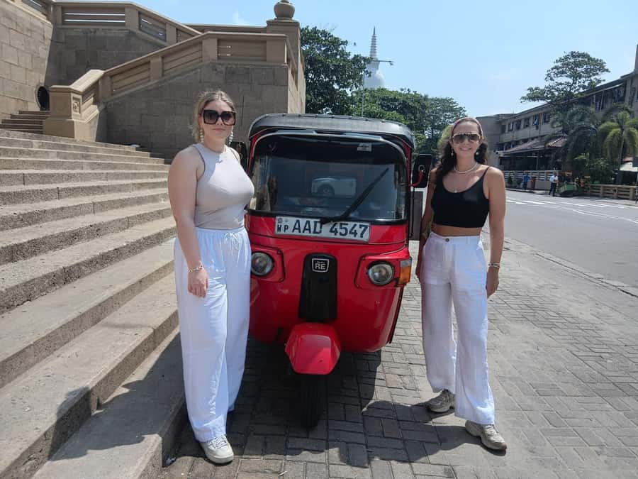Colombo: Highlights of City Tour by Tuk-Tuk with Pickup - Starting with hotel pickup and Galle Face Green