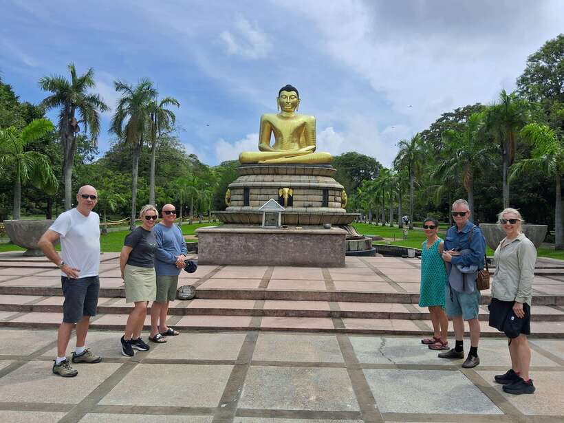 Colombo: Local Guide with Colombo City Tour by Tuk Tuk - Independence Memorial Hall and its open gardens