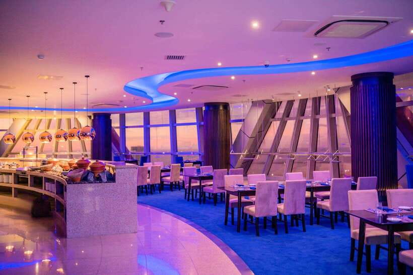 Colombo: Lotus Tower Celebration Dining Experience with Cake - How the revolving view shapes the evening