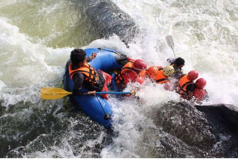 Colombo/ Negombo: Kithulgala White Water Rafting Adventure - Starting the river activity at Kithulgala