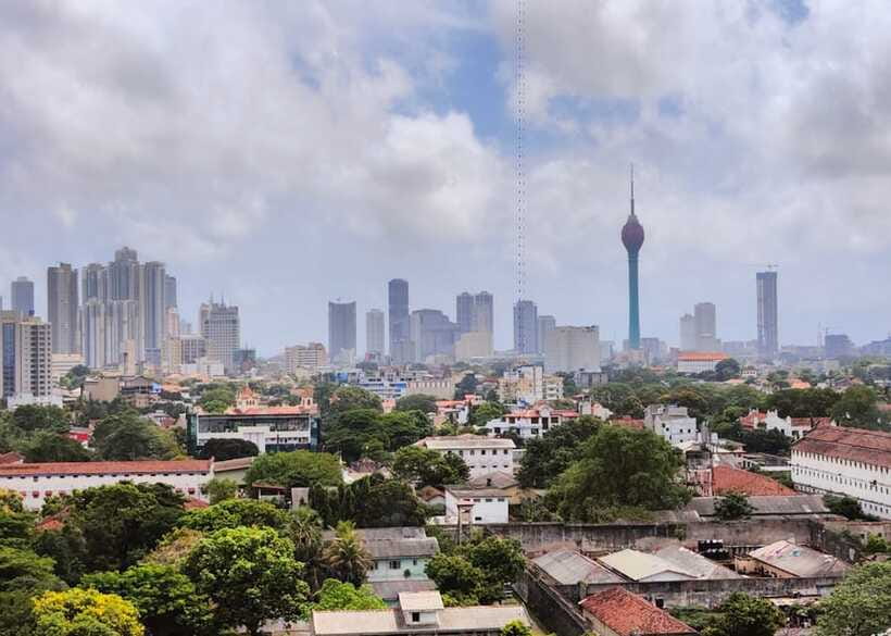 Colombo: One Day Private City Tour With Gangaramaya Temple - Pettah market, the railway station, and the Dutch Hospital
