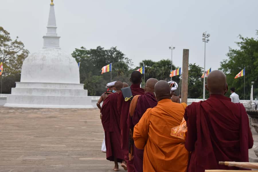Colombo: Private 2-Day Cultural Triangle Tour with Sigiriya - Temple etiquette and useful packing advice