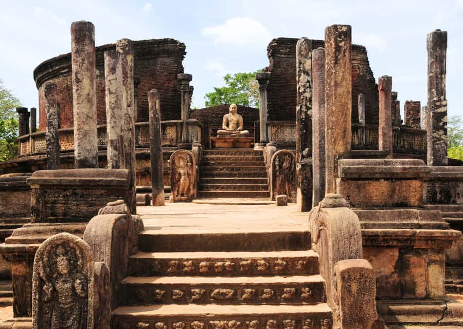 Colombo: Private 2-Day Cultural Triangle Tour with Sigiriya - Day one: Colombo to Sigiriya through Polonnaruwa