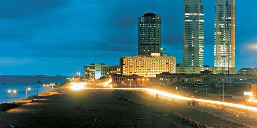 Colombo: Private City Sightseeing Tour - Colombo Lighthouse and the old harbour edge