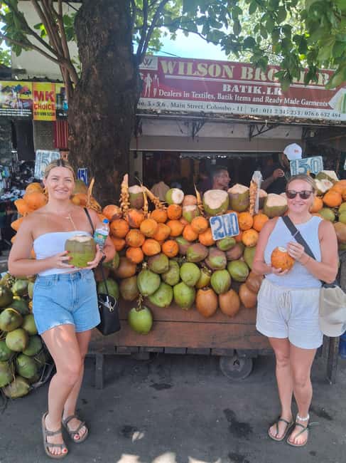 Colombo: Private City Tour by Tuk tuk - All Inclusive - Colombo Fort, the Lighthouse, and the railway station