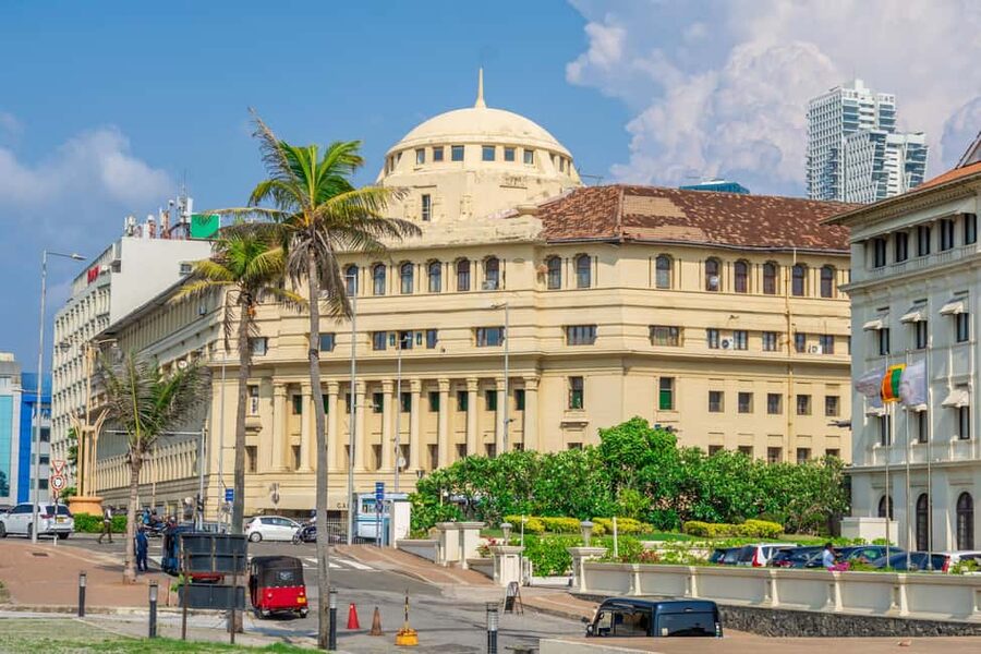Colombo: private city tour from Negombo with hotel transfers - Independence Square and Cinnamon Gardens