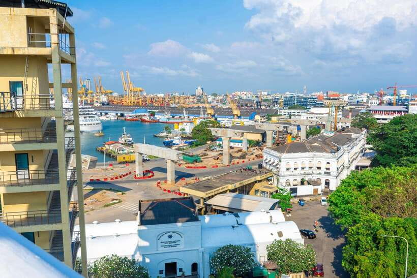 Colombo: private city tour from Negombo with hotel transfers - Galle Face Hotel and the Indian Ocean