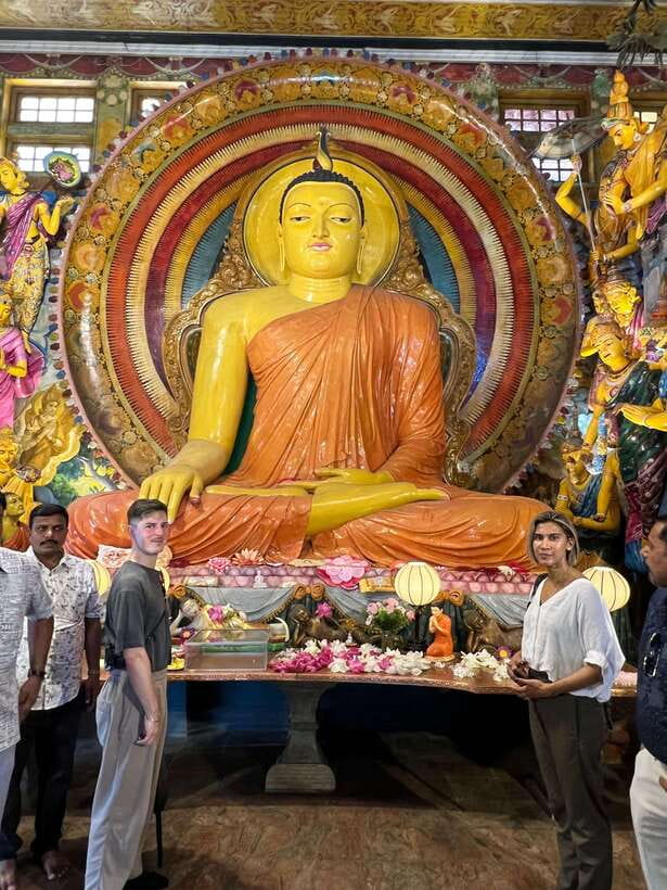 Colombo: Private City Tour with Local Food Tour by Tuk-Tuk - The guides make or break the experience