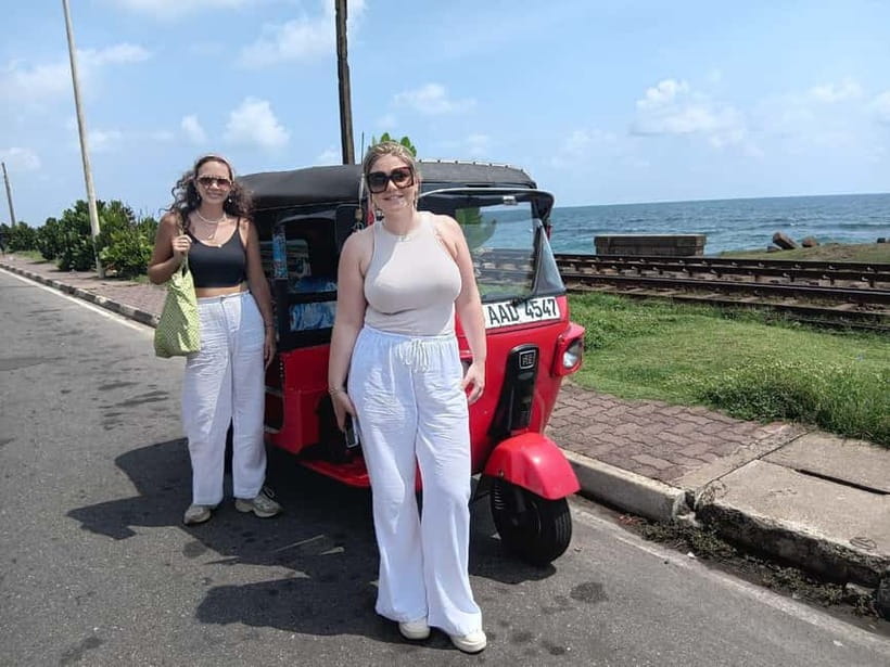 Colombo: Private City Tour with Local Food Tour by Tuk-Tuk - Why a tuk-tuk is the right Colombo vehicle