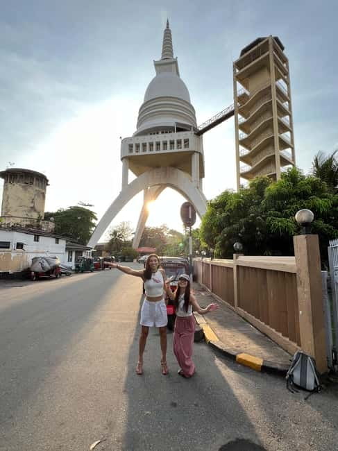 Colombo: Private City Tour with Local Food Tour by Tuk-Tuk - Tea tasting at Tea Triumph