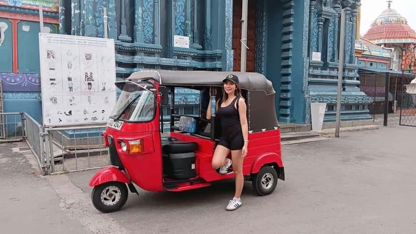 Colombo Private Guided City Tour by Tuk Tuk - All Inclusive - Lotus Tower, Vihara Maha Devi Park, and Town Hall