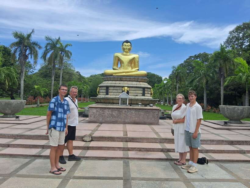 Colombo: Private Guided Tuk Tuk City Tour with Hotel Pickup - Victoria Park and the National Museum