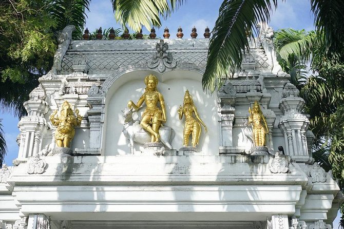 Colombo Private guideTour byTuk Tuk Morning Evening All inclusive - Independence Memorial Hall and the city’s civic spaces