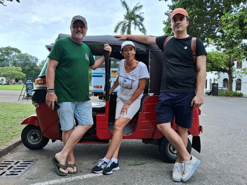 Colombo: Private Tuk-Tuk City Tour with All Entry Fees - What the guides do best