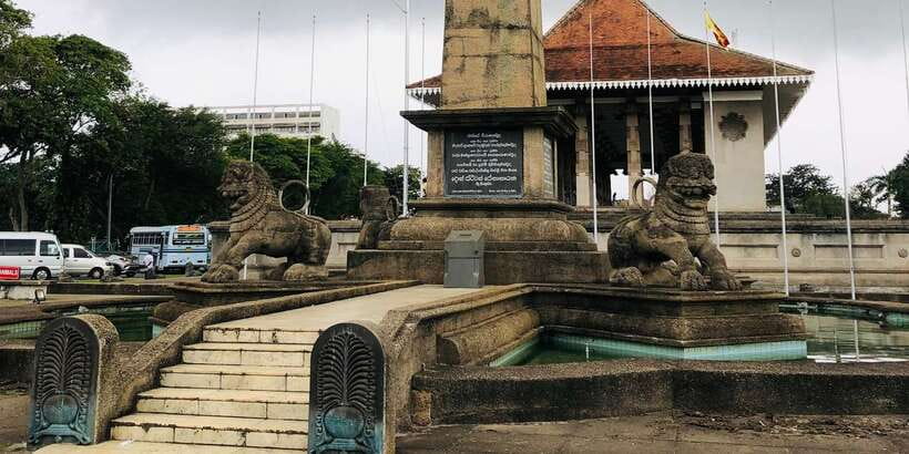 Colombo privet Day Tour and shopping - Old Parliament, Lighthouse, and Town Hall