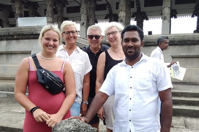 Colombo Sightseeing City Tour by Tuk-Tuk with Guide - Independence Memorial Hall and the Red Mosque