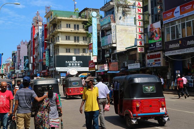 Colombo Sightseeing & Shopping - A short look at Jami Ul-Alfar Mosque