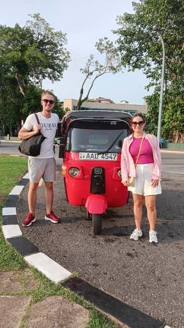 Colombo: Sightseeing Tour by Tuk Tuk Safari - All Inclusive - Pettah brings the city down to street level