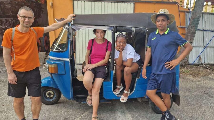 Colombo: Sightseeing Tour by Tuk Tuk Safari - All Inclusive - The Red Mosque and Floating Market add visual variety