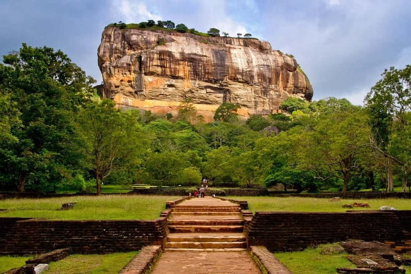 Colombo: Sigiriya, Dambulla Caves, & Wildlife Day Tour - Climbing Sigiriya’s 1,300 steps