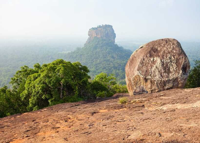 Colombo: Sri Lanka Cultural Triangle Hotspots 2-Day Tour - Climbing the 5th-century Sigiriya Rock Fortress