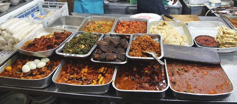 Colombo: Street Food Private Walking Tour with Transfer - Snacks, drinks, and the art of pacing yourself