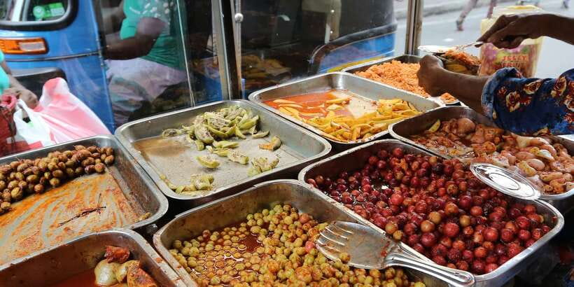 Colombo: Street Food Private Walking Tour with Transfer - Starting at Colombo Fort Railway Station
