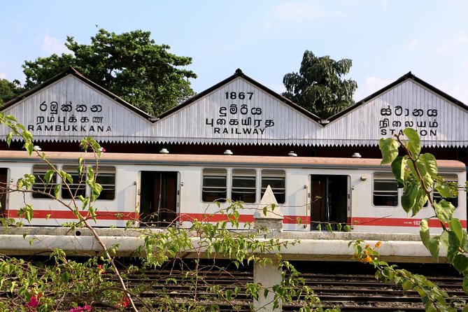 Colombo to Kandy Train Tickets (Reserved Seats) - The scenery between Colombo and Kandy