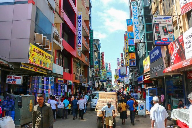 Colombo Tuk Tuk Adventure - Galle Face Green: finish beside the Indian Ocean