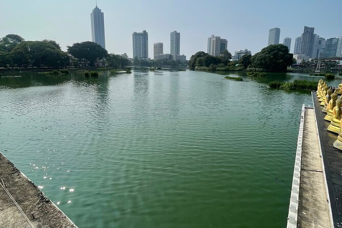 Colombo Tuk Tuk City Tour - Buddhist Colombo around Beira Lake