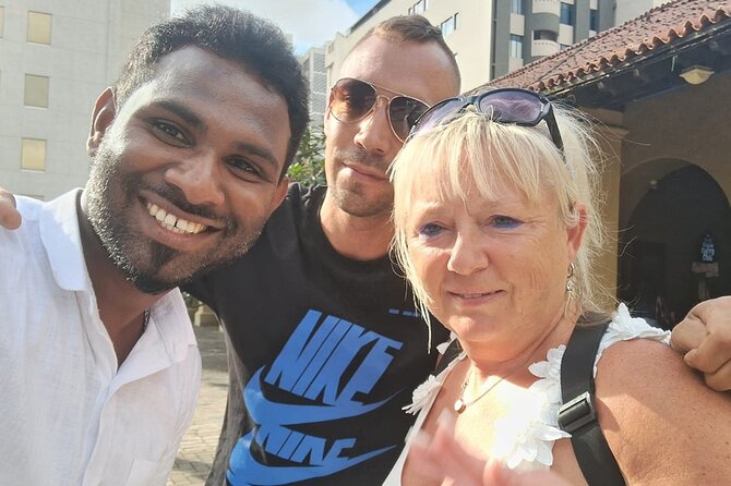 Colombo tuk tuk city tour -Entry Fees, and food Included - Tea tasting and a Sri Lankan meal