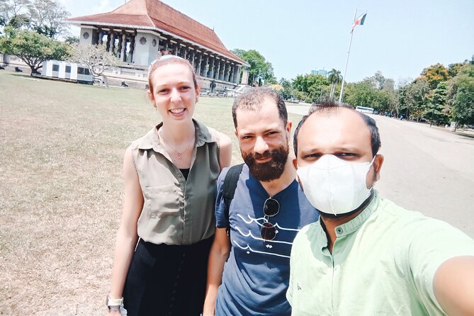 Colombo Tuk Tuk City Tour Hotel Pickup and Drop Service - From the sea to Fort: Old Parliament and Galle Face