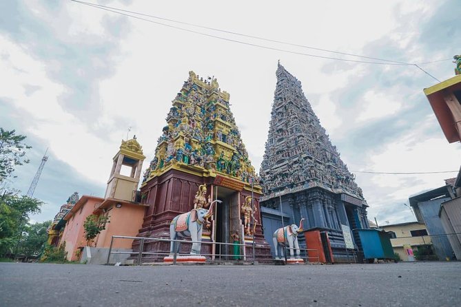 Colombo Tuk Tuk City Tour -Sightseeing Entry Fees & Food Included - Port City, lighthouse, and Galle Face Green