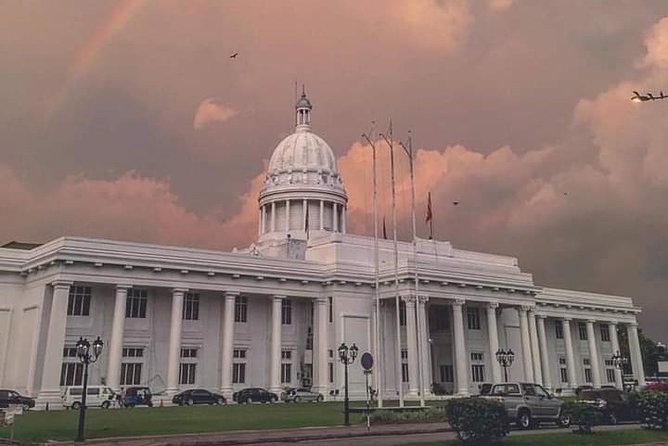 Colombo TUK TUK CITY Tours -Sightseeing Entry Fees - Temples and churches show Colombo’s religious mix