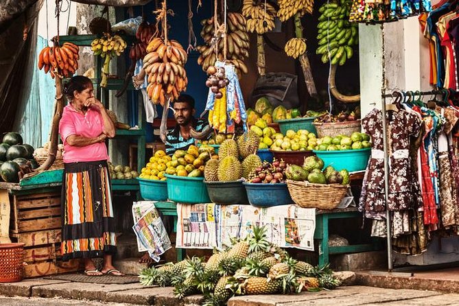 Colombo Walking Tour with Ajeet De Soyza - Fort Railway Station and Gangaramaya Temple
