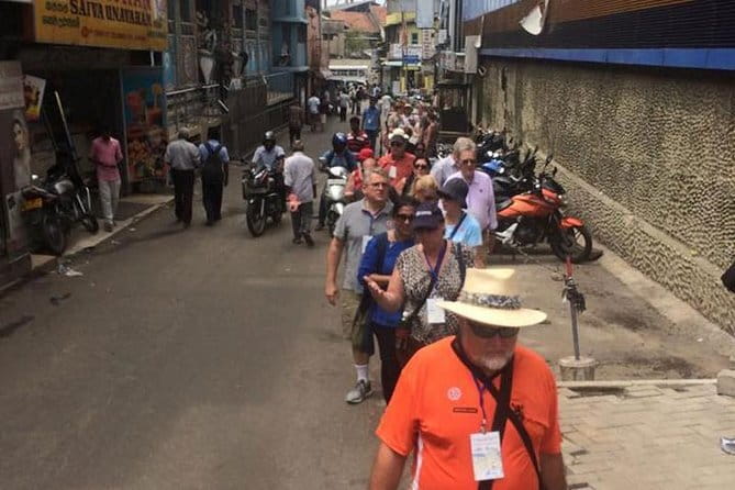Colombo Walking Tour With Mark Forbs - Reading Colombo through its colonial streets