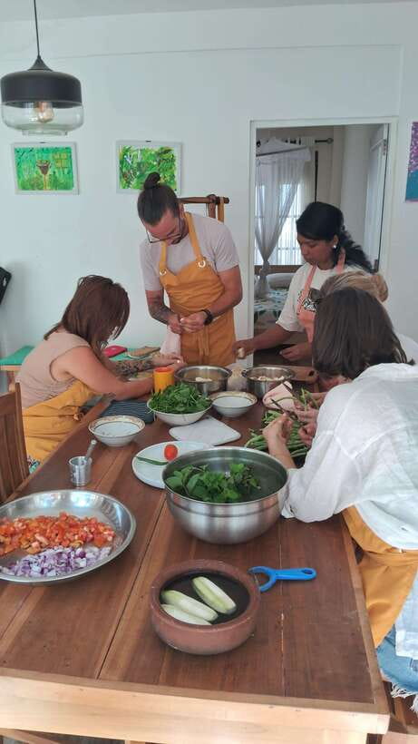 Cooking with Arun & Tamil Family - Arriving in a Central Province family kitchen
