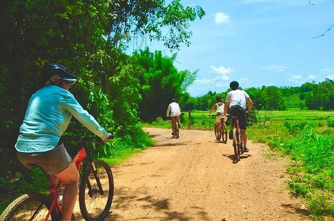 Countryside Cycling Tour From Sigiriya, Dambulla & Habarana - What the guide adds to the experience
