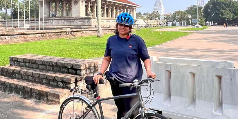 Cycling Through Colombo - Pettah Markets, Street Life, And Local Snacks