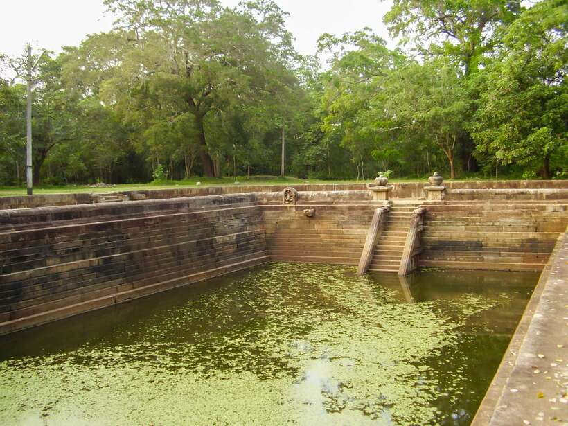 Dambulla: Anuradhapura and Mihintale Day Tour - What the Anuradhapura visit does well