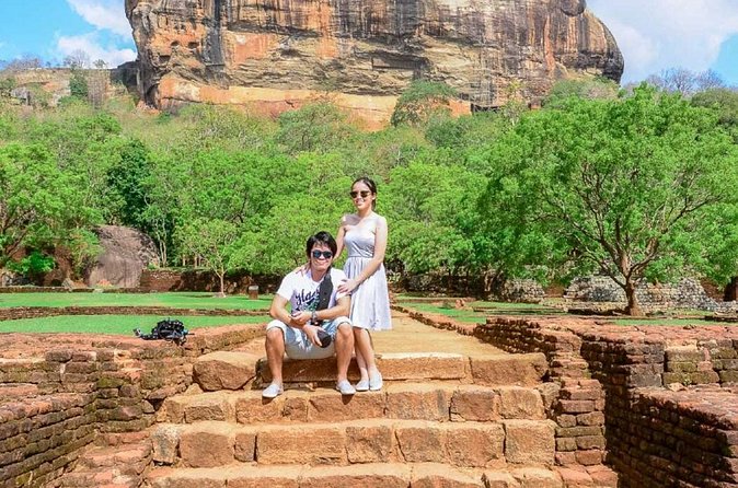 Dambulla, Sigiriya and Pidurandala Day Tour with a verified tour guide - Sri Muthumari Amman Kovil adds a different tradition